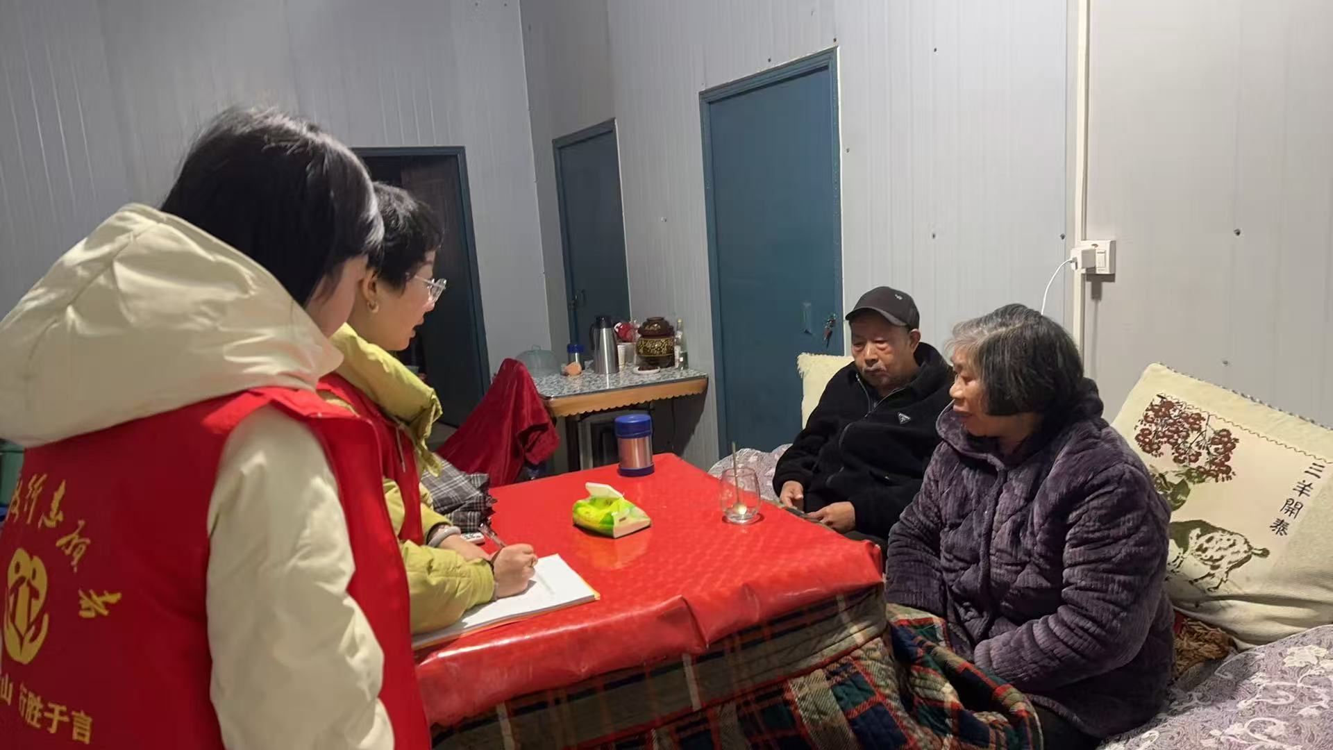 寒冬暖民心 防护筑防线——上渡街道全力开展低温御寒保障活动