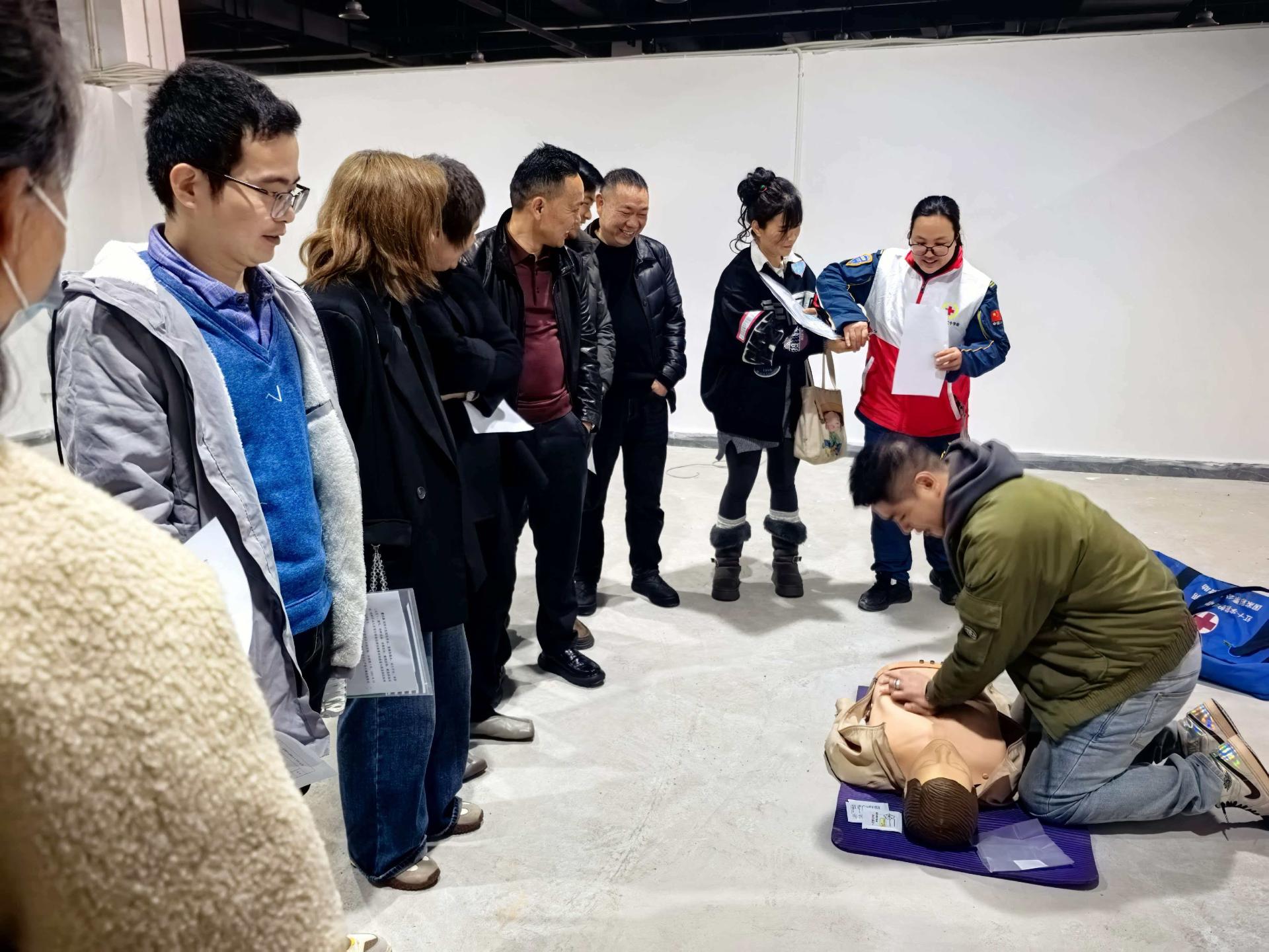 上渡办事处开展急救操作知识培训 筑牢校园安全防线